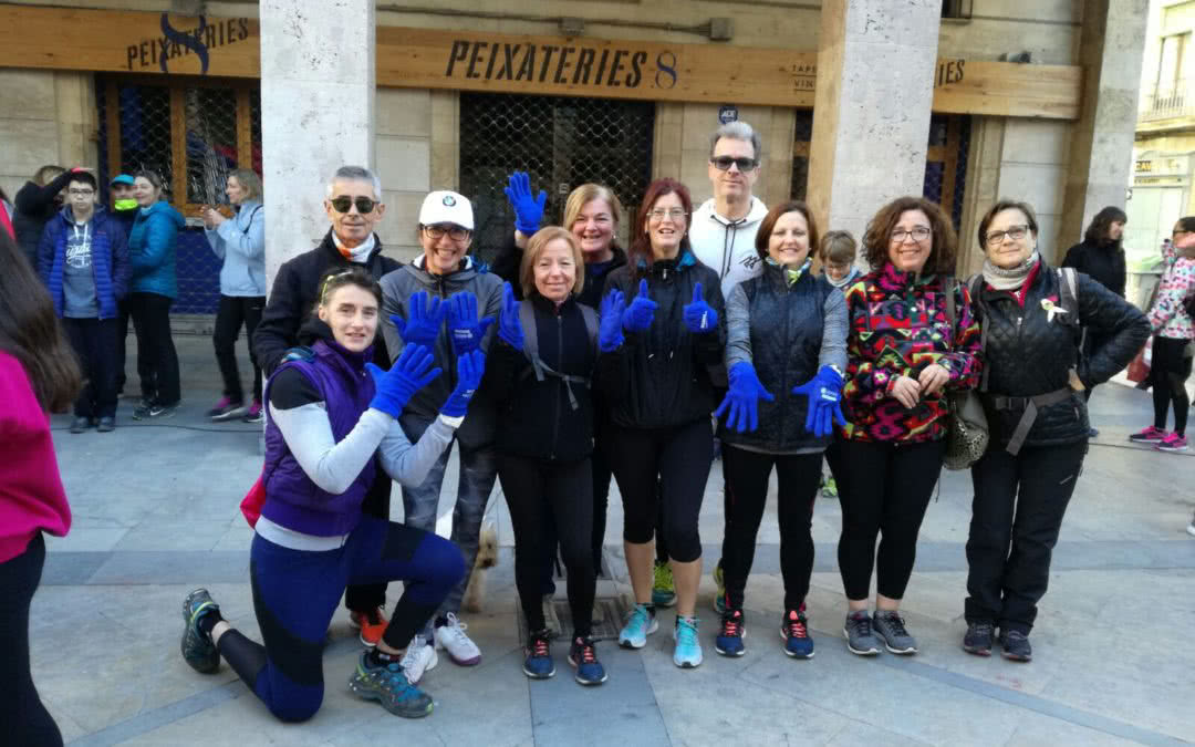 Els socis i sòcies del Monterols participen a la caminada solidària per la Marató de TV3