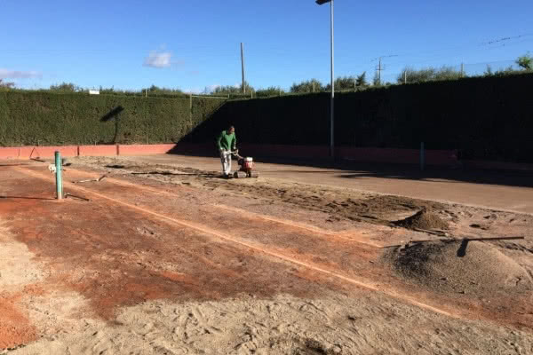 Programa de renovació i manteniment de la pista 3 de tennis i el seu entorn