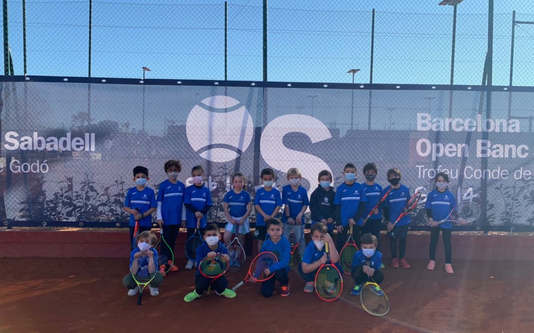 Els nens i nenes de l’escola de tennis participen a l’Aprendre a Comptar