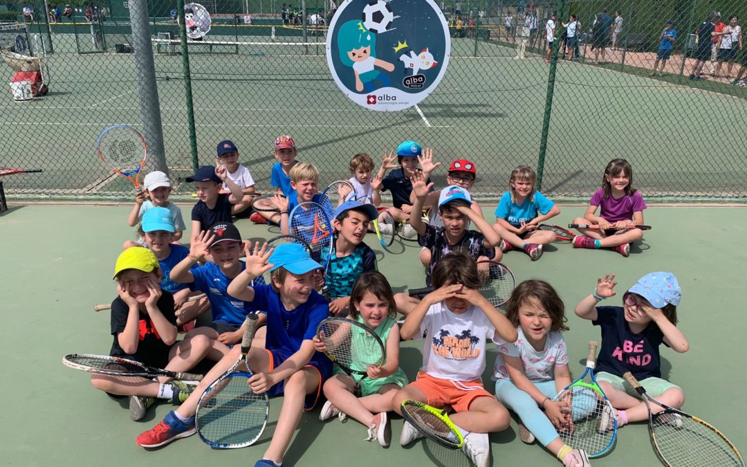 Gran jornada de tennis i pàdel al Monterols. Els nens i nenes de l’escola participen al Dia de l’Amic